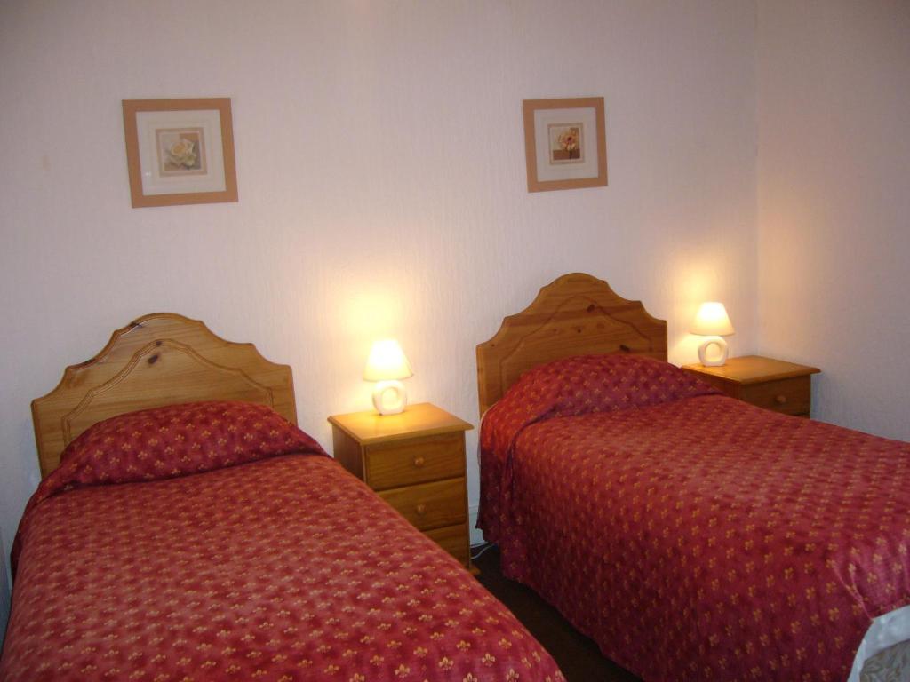Monterey 3*